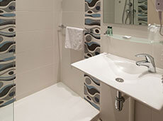 salle de bain de la chambre Bâbord à l'hôtel Europe près de Montpellier