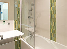 bathroom in the Tribord room at the Hotel Europe in Hérault