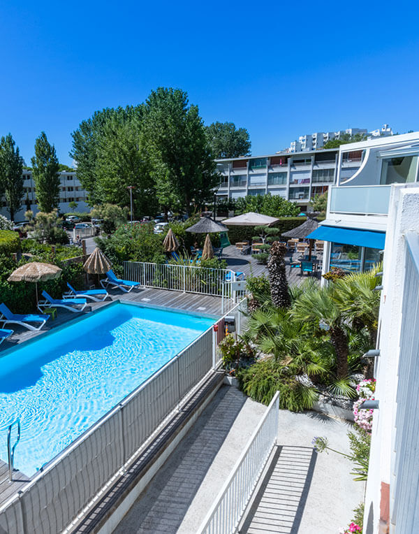 Aerial view of the swimming pool and the terrace with deckchairs at the Hotel Europe La Grande-Motte